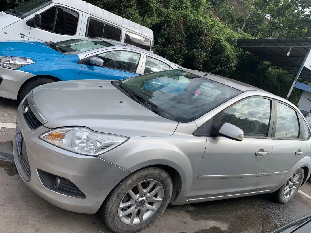 公開(kāi)拍賣(mài)福克斯、上海別克牌機(jī)動(dòng)車(chē)