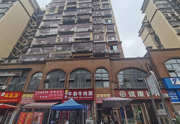 江陽(yáng)區(qū)利民路三段11號(hào)樓37號(hào)(拉菲小鎮(zhèn)商業(yè)房)